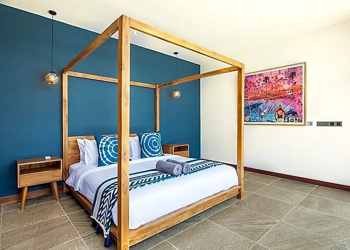 New 5br Villa, Enclosed Lounge, Canggu Oasis *
