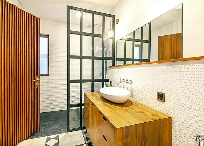 New 5br Villa, Enclosed Lounge, Canggu Oasis
