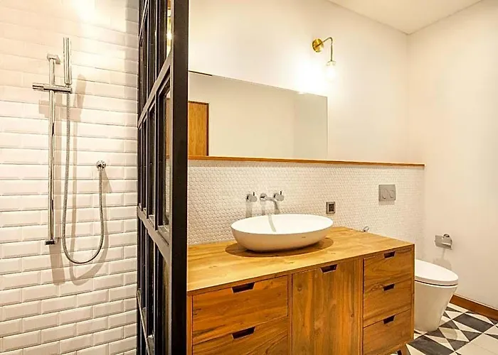 New 5br Villa, Enclosed Lounge, Canggu Oasis *
