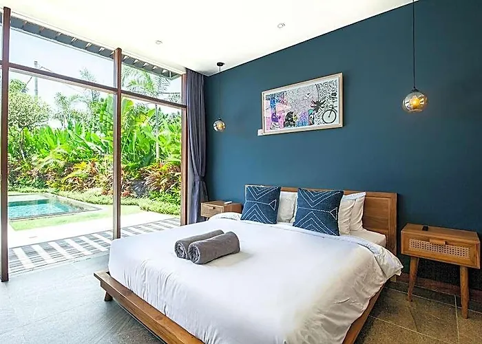 New 5br Villa, Enclosed Lounge, Canggu Oasis