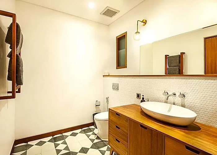 New 5br Villa, Enclosed Lounge, Canggu Oasis Villa
