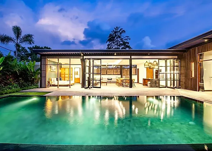 Villa New 5br Villa, Enclosed Lounge, Canggu Oasis