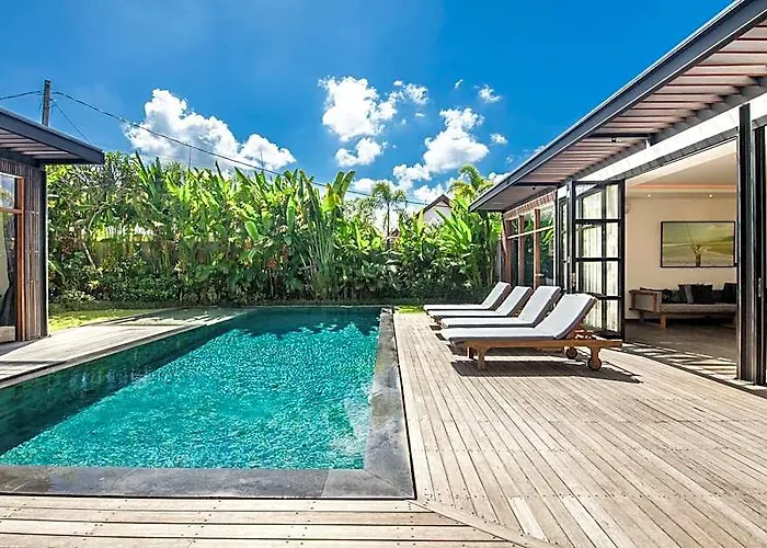 New 5br Villa, Enclosed Lounge, Canggu Oasis