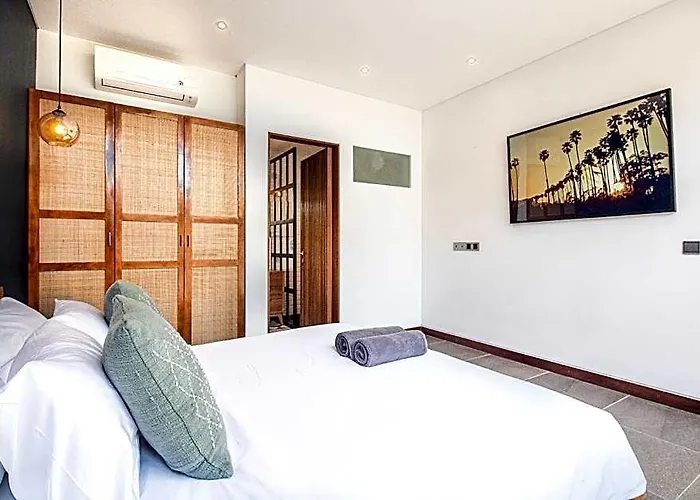 Villa New 5br Villa, Enclosed Lounge, Canggu Oasis