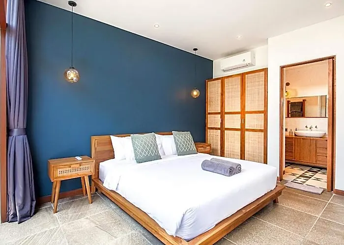 New 5br Villa, Enclosed Lounge, Canggu Oasis